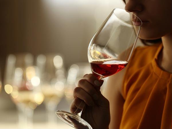 ​Uống rượu vang có tác dụng gì không?