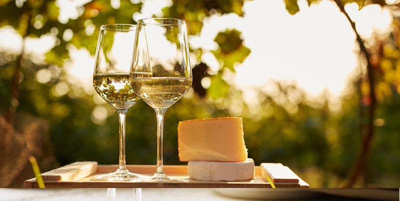 Rượu vang Mỹ Wind Storm được dùng kèm với gì thì phù hợp?